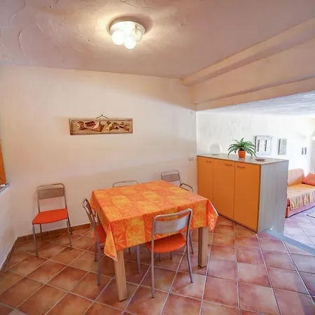 Delia Apartment